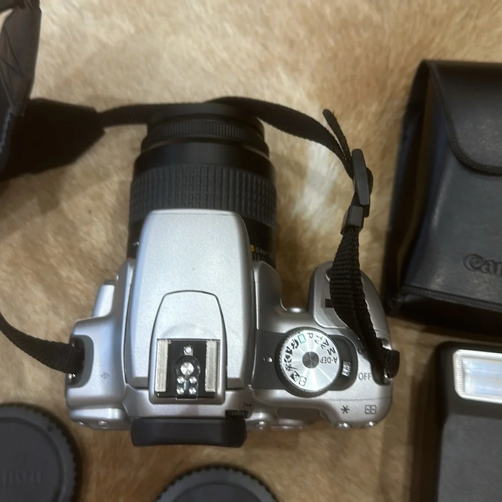 Canon EOS Rebel XTi 400D Digital camera and Speedlite 200E
